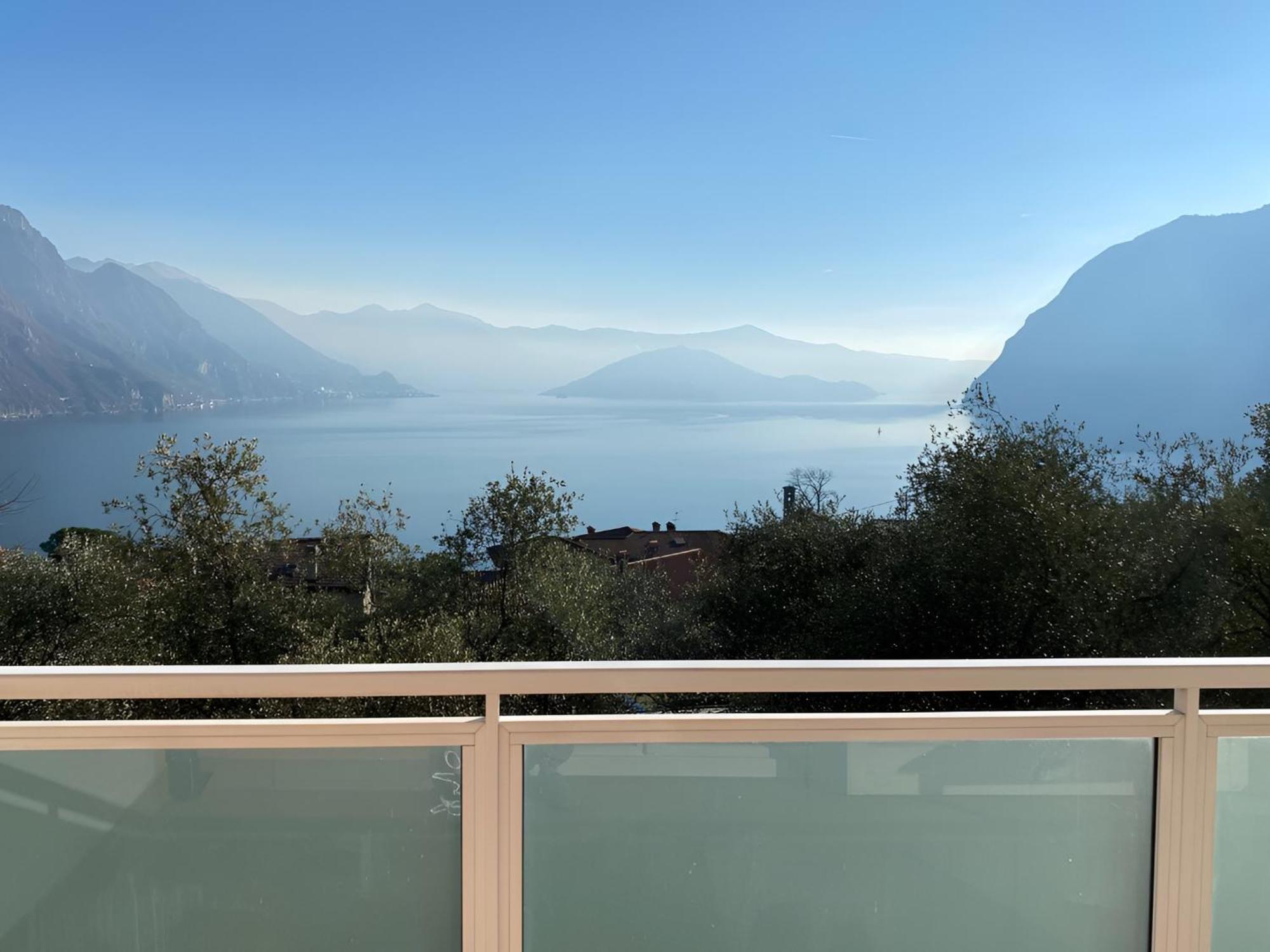 Happy Guest Apartments - Blue Apartment Riva di Solto Exterior foto
